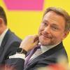 Als Oppositionspolitiker hatte Christian Lindner (rechts) noch die Aufnahme neuer Schulden kritisiert. Als Finanzminister plant er 60 Milliarden mehr im Nachtragshaushalt ein.