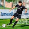 Das entscheidendende Spiel vor der Brust: Simon Schröttle trifft mit dem FC Ehekirchen am Samstag auf Türkspor Augsburg. Foto: Daniel Worsch 