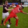 Ordentlich gespielt, unglücklich verloren: Der FC Affing mit Bora Kalkan (rot) musste im Spiel gegen den FC Mertingen eine bittere 0:1-Heimniederlage einstecken. Dabei vergaben die Affinger zwei Elfmeter. 	