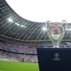 Die Champions-League-Trophäe steht schon in der Münchner Allianz Arena. Foto: Marc Müller dpa