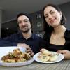 Bianca Schweiger und Markus Blockinger bewegen sich seit Jahren in der Augsburger Gastroszene. Jetzt versorgen sie sie mit Selbstgebackenem.