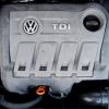 Ein Volkswagen Touran mit einem vom Abgas-Skandal betroffenen 2.0l TDI Dieselmotor vom Typ EA189.