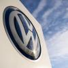 Das Volkswagen-Logo auf dem Werksgelände in Wolfsburg. Der Diesel-Skandal ist für den Konzern noch lange nicht ausgestanden. 