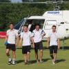 Vier Wolferstädter Fußballer kamen zum ersten gemeinsamen Training mit den neuen Kollegen in Wemding per Hubschrauber.