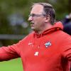 Jochen Holl (hier noch als Trainer des SC Staig) bleibt der Mann an der Seitenlinie des Landesligisten TSV Blaustein. 	