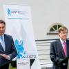 Zum Abschluss der Justizministerkonferenz geben Georg Eisenreich (Bayern, l) und Peter Biesenbach (NRW) eine Pressekonferenz.