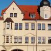 Mittelpunkt der Stadt Hettstedt ist das farblich aufgefrischte Rathaus, zu dem auch ein Ratskeller gehört.  	
