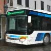Ein Bus der Linie 221 nach Griesbeckerzell auf dem Aichacher Stadtplatz: Was würde der Busfahrer wohl davon halten, wenn er keine Fahrkarten mehr kontrollieren müsste? 