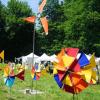 Die Windräder von Hagen Gessmann dominierten den Park beim Sisi-Schloss in Unterwittelsbach. Dort fand am Wochenende der Markt "Kunst und Handwerk" statt. 