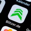 Blitzer-Apps sind in Deutschland beim Autofahren verboten. Aber gilt das auch für Beifahrer?
