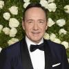 Kevin Spacey ist ein weiterer Star, dem sexuelle Belästigung vorgeworfen wird. Nun hat er sich auf Twitter als schwul geoutet.