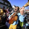 Rund 500 Menschen sind beim Faschingsumzug durch die Firnhaberau gezogen.                                      