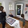 Durch Medienstationen lernen Fuggerei-Besucher in den neuen Museen einige Bewohner der Sozialsiedlung näher kennen.