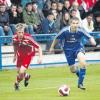 Auch wenn Michael Wohnlich (SC Unterrieden, links) in dieser Szene das Nachsehen gegen Martin Hauser (FC Blonhofen II) hat – am Ende setzte sich im Entscheidungsspiel doch der B-Klassist aus dem Unterallgäu mit 2:0 durch. 