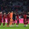 Erleichterung beim Rekordmeister: Die Bayern gewannen mit 2:1 gegen Freiburg und gehen als Tabellenführer in die Länderspielpause. 