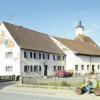 Wenn dieser Hof in Rammingen einmal verkauft oder abgerissen wird, dann soll an seiner Stelle ein Parkplatz für die Kirchenbesucher entstehen. Der Gemeinderat ändert dafür den Bebauungsplan. 