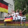 Auf die Erfahrung bauen und mit ihr die Fußball-Weltmeisterschaft gewinnen: Das gilt für die Fußballfans der „Paule Bar“ in Wattenweiler. 