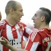 Arjen Robben (l) und Franck Ribéry sollen Bayern die Champions-League-Teilnahme sichern. Nach der Roten Karte für Robben könnte dafür nun allein Ribéry zuständig sein. dpa