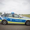 Am Nordfelderhof in Dillingen hat sich am Freitagnachmittag ein schwerer Unfall ereignet. Dabei prallte ein Autofahrer in einen Traktor und wurde schwer verletzt. Die Straße war in der Folge über eine Stunde gesperrt.