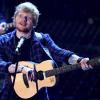 Mit seiner Musik ist Ed Sheeran mittlerweile auf der ganzen Welt bekannt. Doch der 26-Jährige musste inzwischen auch die Schattenseiten des Erfolgs kennenlernen.