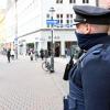 Der städtische Ordnungsdienst kontrolliert in Augsburg die Maskenpflicht in Teilen der Innenstadt.