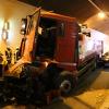 Unfall im Kohlbergtunnel: Zwei Lastwagen stoßen zusammen
