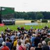 Übersicht bei dem 131. Longines Großer Preis von Berlin Pferderennen auf der Rennbahn Hoppegarten.