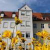 Noch ist ungewiss wie es mit dem Mindelheimer Maria-Ward-Kloster weitergehen soll. In der Stadt hofft man jedoch auf eine blühende Zukunft für das Gebäude mit dem großen Grundstück mitten in der Altstadt. 	