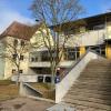 Die Grund- und Mittelschule in Harburg erhält heuer eine Photovoltaikanlage auf dem Dach und eine dezentrale Lüftung in den Klassenzimmern.  