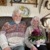 Rita und Reiner Jansa aus Neu-Ulm feierten kürzlich ihren 65. Hochzeitstag. Neu-Ulms dritte Bürgermeisterin Gerlinde Koch überbrachte dem Jubelpaar Glückwünsche, Geschenke und einen Blumenstrauß. 