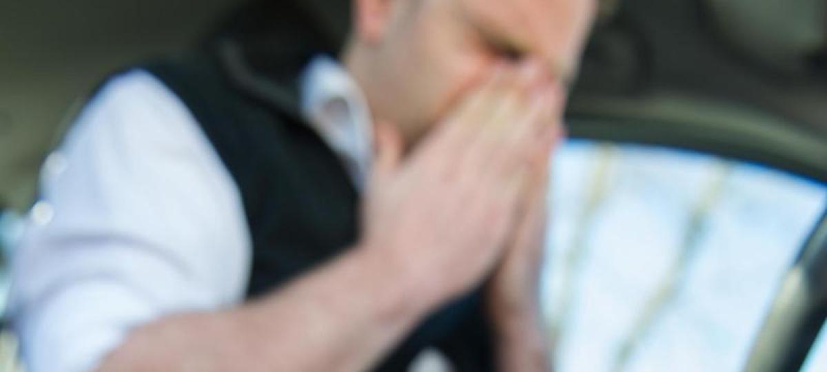 Teurer Niesanfall auf der Autobahn: Mann verursacht Unfall und 21.000 Euro Schaden