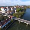 Die Donaubrücke in Neuburg könnte Verstärkung bekommen. Im Gespräch ist neben einer zweiten Brücke für Autos auch eine Fußgänger- und Fahrradbrücke. Der Stadtrat will dieses Projekt weiter verfolgen. 	