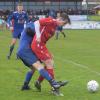 Florian Hosp (in Rot) hatte gegen Alerheim im Torabschluss kein Glück, doch auf seine Mitspieler war Verlass, Mertingen gewann 3:0. Foto: Szilvia Izsó