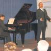 Der lyrische Bariton Falko Hönisch und der Pianist Ingo Dannhorn fingen die zarten Gebilde der Liedästhetik Schumanns in unnachahmlich stimmungsdichter Innerlichkeit ein und gestalteten auf dem Mertinger Podium einen wunderbaren Schumann-Abend. 