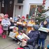 Päckchen der Rumänienhilfe Dienhausen wurden an diese Kinder in Caransebes verteilt.