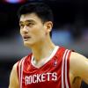 Chinas Basketball-Star Yao Ming spielte bis zuletzt für die Houston Rockets in der NBA. Vielleicht kehrt er jetzt nach China zurück - wie es viele andere Stars tun könnten, die vom Lockout in der NBA betroffen sind.