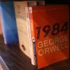 Der Roman "1984" von George Orwell stürmt derzeit die Bestseller-Listen. Er wird mit US-Präsident Donald Trump in Verbindung gebracht. 