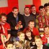 Sascha Mölders besuchte am Dienstag Abend den Fanclub "Schienbachtal'07 Rieblingen". Die Fans begrüßten ihn mit einem Nasenpflaster.