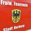 Die Feuerwehr Harburg hat einen brennenden Wohnwagen auf der B25 gelöscht.