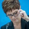 CDU-Chefin Annegret Kramp-Karrenbauer soll neue Verteidigungsministerin werden - dafür erntet sie viel Kritik, auch aus der SPD.