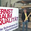 Hans-Werner Ernst mit neuem Logo und dem Wichtigsten überhaupt – Holz.  