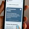 Die offizielle deutsche Warn-App für den Kampf gegen das Coronavirus ist nun verfügbar. Sie soll das Nachverfolgen von Infektionen erleichtern. Das Herunterladen ist freiwillig.  	 	