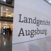 Ein Mann hat in Augsburg-Oberhausen einen Nachbarn mit einem Messerstich schwer verletzt. Nun wurde er am Landgericht verurteilt.