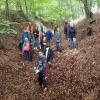 Schüler der Klasse 7Mc der Mittelschule Mindelheim entfernten Äste, Totholz und Wildwuchs aus dem Burgstall Heimenegg. 	