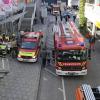 Nach einem Brand in einem Technik-Raum hat die Feuerwehr am Samstagmittag das Olympia Einkaufszentrum in Moosach evakuiert.