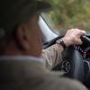 Immer wieder werden Fahrtests für ältere Autofahrer gefordert.