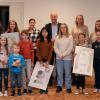 Diese Mädchen und Jungen vom Kinderheim in Baschenegg haben für ihre Gemälde einen Preis erhalten. Auch im Kinderheim Reitenbuch gab es eine Preisverleihung.