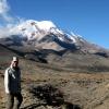 Werner Landsperger aus Krumbach in 4100 Meter Höhe, am Fuße des Chimborazo, mit 6310m der höchste Berg (inaktiver Vulkan) in Ecuador, im Jahr 2009.