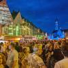 Augsburg auf den Straßen: In der Maximilianstraße herrschte nach Einbruch der Dunkelheit eine tolle Lichterstimmung. 