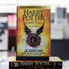 Das englische Buch zum Theaterstück "Harry Potter and the Cursed Child" ("Harry Potter und das verwunschene Kind") wurde in der Nacht zum Sonntag weltweit veröffentlicht.